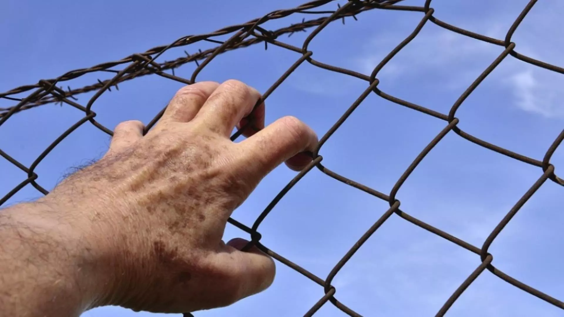 Trump trimite 100 de români în închisoarea militară de la Guantanamo. Multe alte naționalități li se vor alătura, în cea mai mare mișcare de expulzare a migranților din SUA
