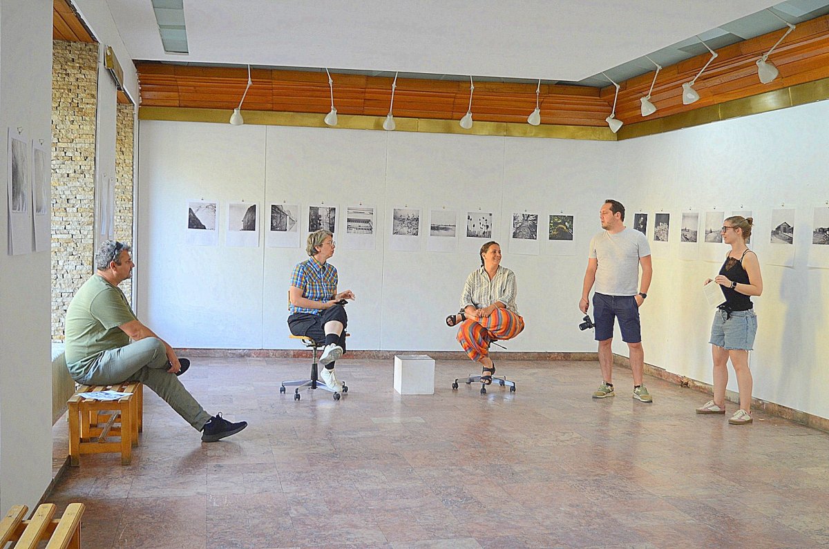 Fotografiile sculptoriței Miruna Moraru la Galeria ALFA