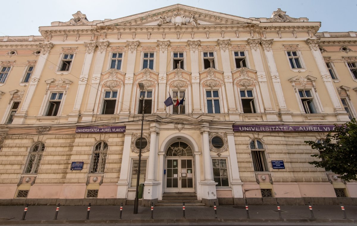 Peste 800 de locuri bugetare la Universitatea „Aurel Vlaicu” din Arad