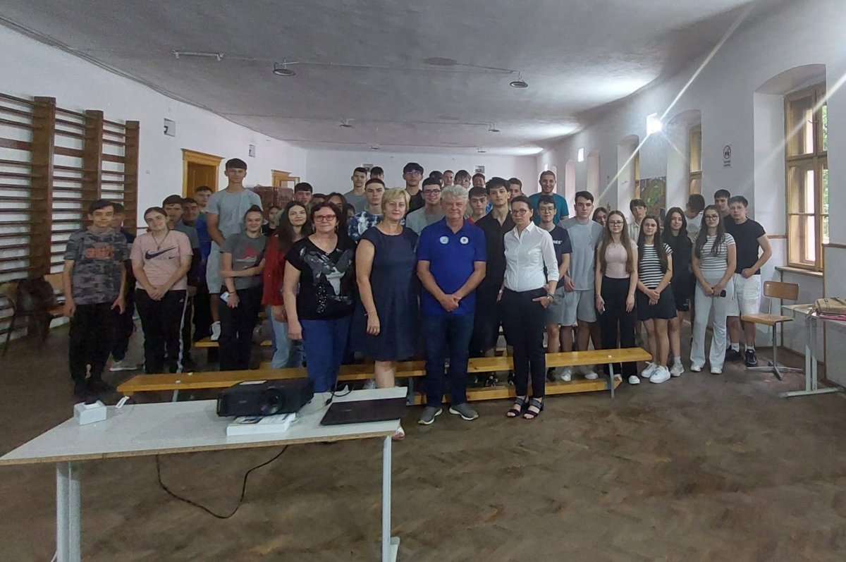 „Eroii de la Păuliș” – vizionare de film documentar la liceele din Lipova (FOTO)