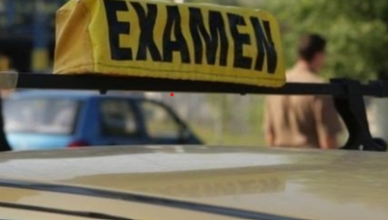 Plic sigilat din partea unui candidat pentru polițistul examinator de la proba practică pentru permis; cum a reacționat acesta când a văzut banii