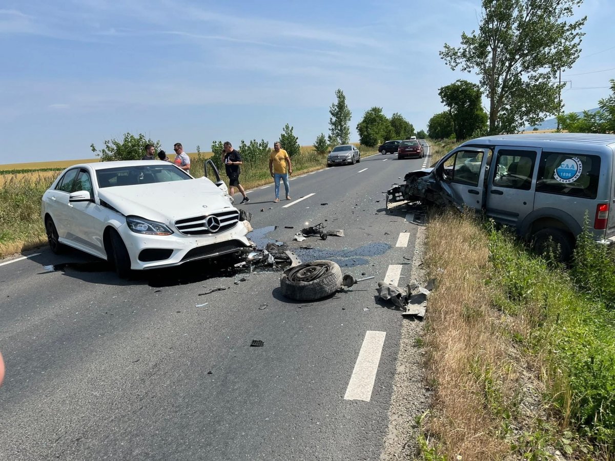 (FOTO) Accident rutier pe șoseaua Arad-Șiria