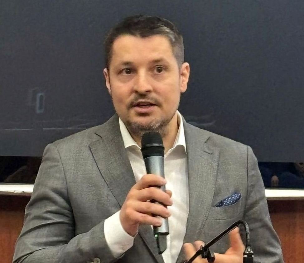 Prefectul Mihai Pașca anunță măsuri pentru respectarea legii în domeniul construcțiilor, cu referire la o clădire de pe 6 Vânători și podul de pe Andrei Șaguna