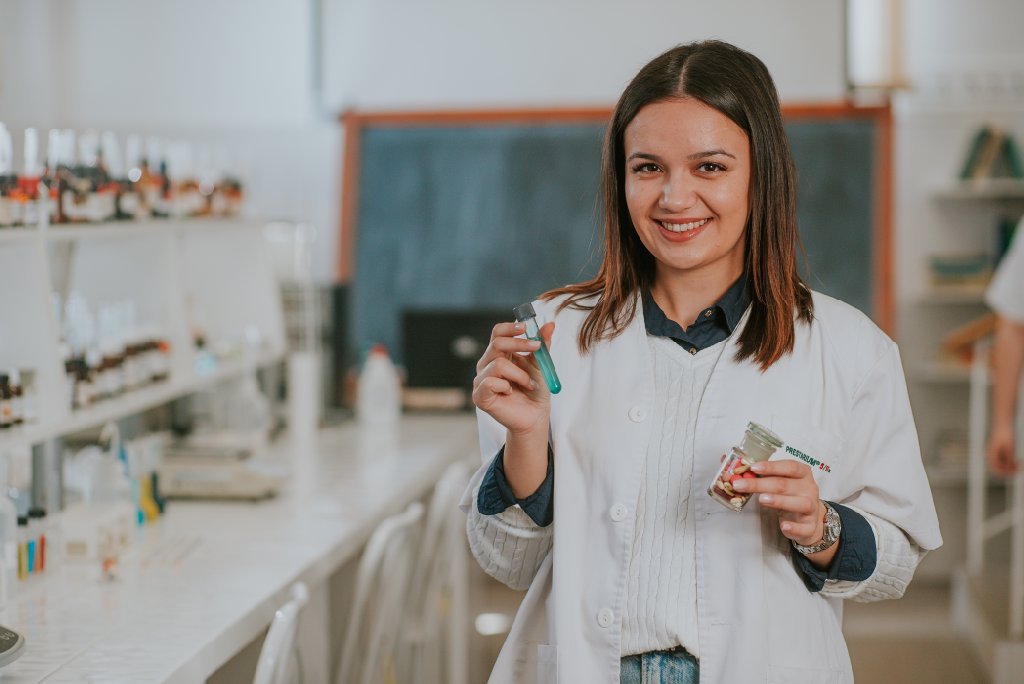 „Farmacia și nutriția sunt profesii ale viitorului” - Interviu cu conf. univ. dr. Simona Ardelean, Decanul Facultății de Farmacie, UVVG Arad