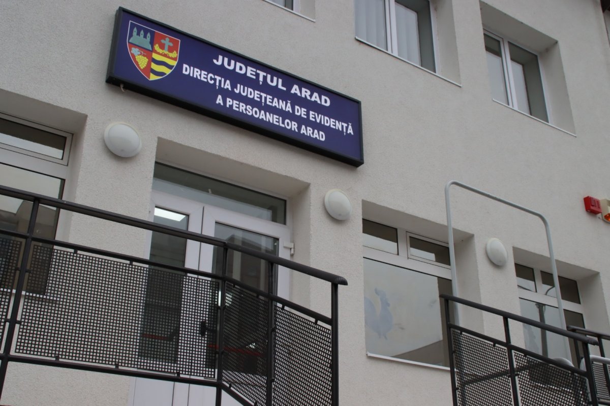 Programul de extindere al cărții electronice de identitate pe raza județului Arad continuă