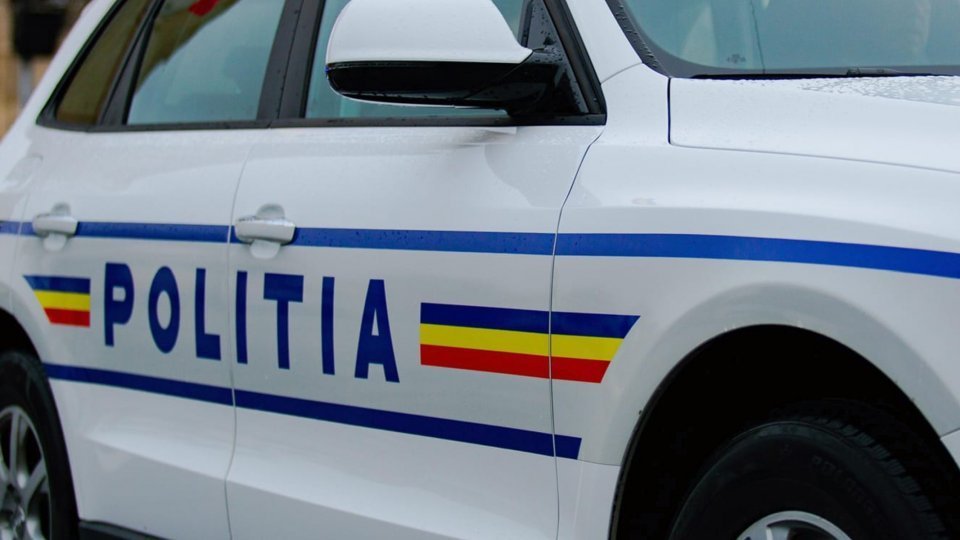Polițiștii sunt în căutarea unor persoane care au comis o fraudă. Care este valoarea prejudiciului