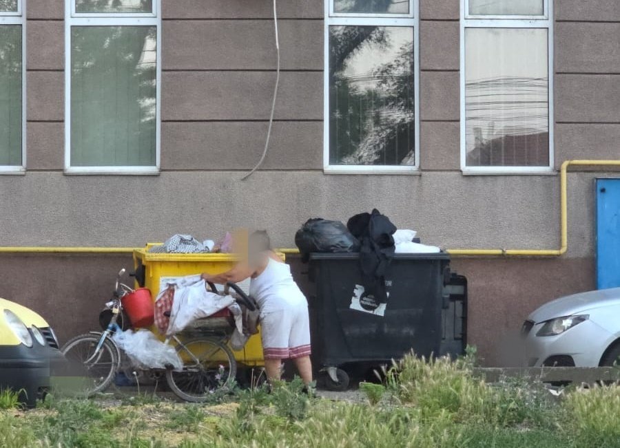 Amendă de... 30.000 de lei pentru o femeie care și-a aruncat gunoaiele pe domeniul public