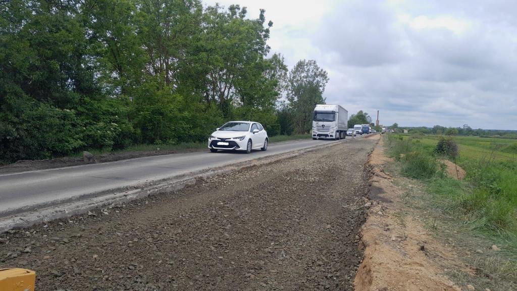 Un transport agabaritic deschide circulația pe ambele sensuri între Margina și Coșava
