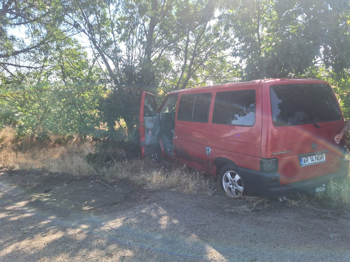 Accident rutier în care au fost implicate 4 autovehicule în apropierea localității Vinga