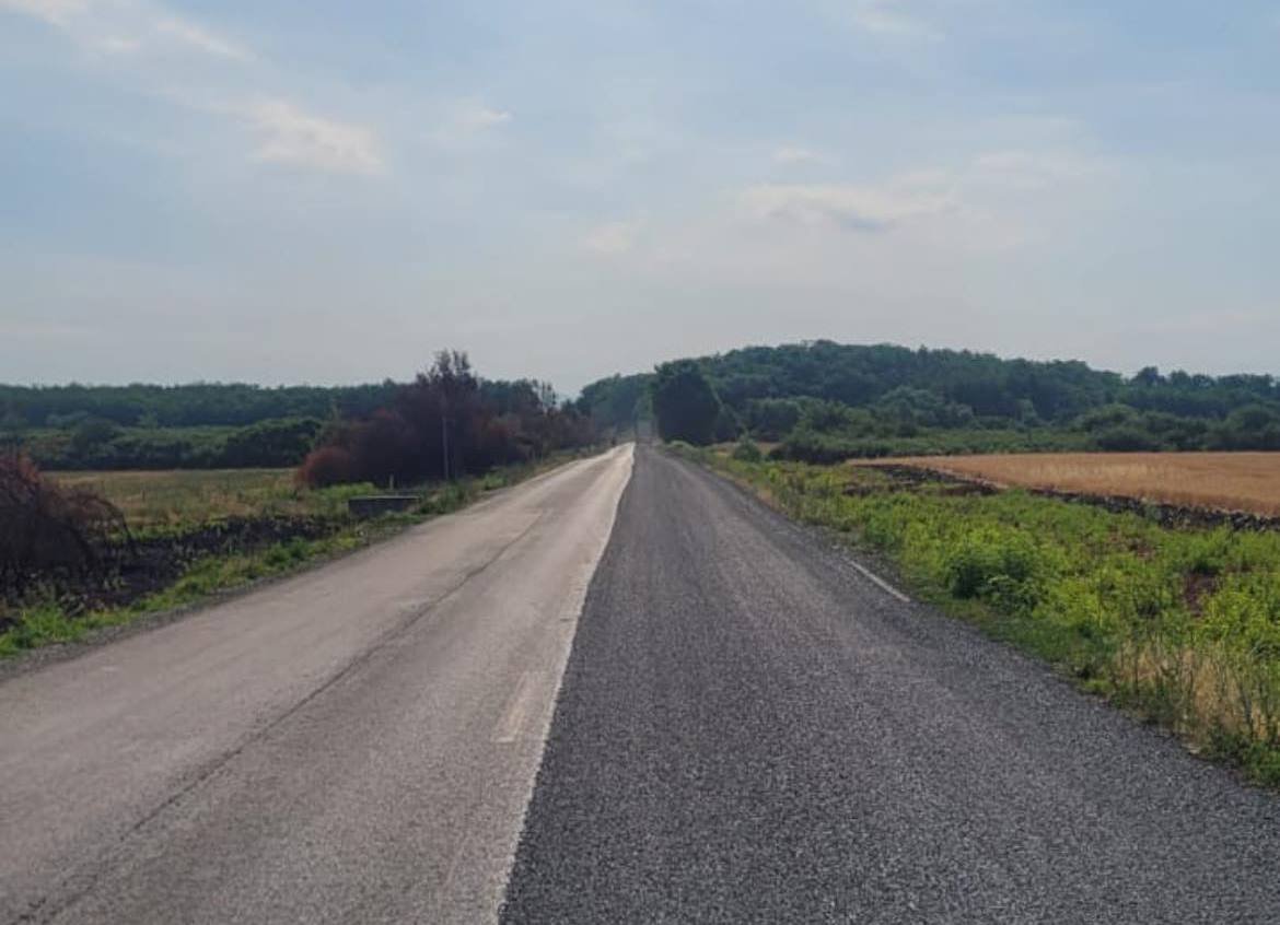 Un nou strat de asfalt pe drumul Sintea Mare-Șepreuș