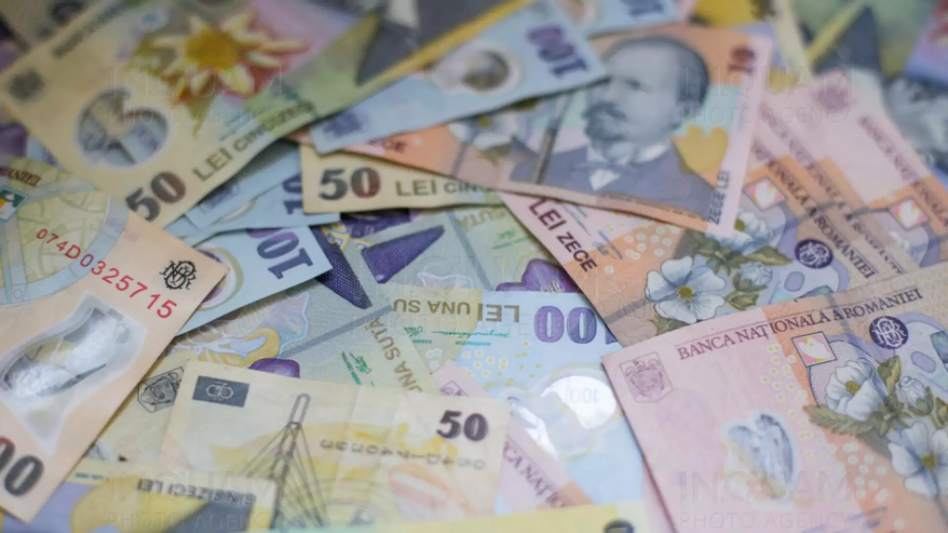 Băncile internaționale avertizează: oamenii să aibă BANI CASH