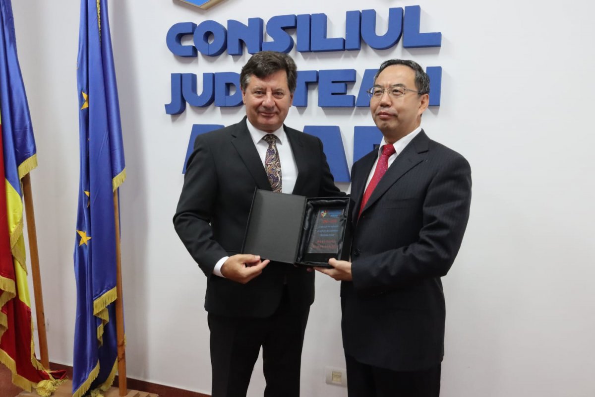 25 de ani de înfrățire între Județul Arad și Provincia Hainan (FOTO)