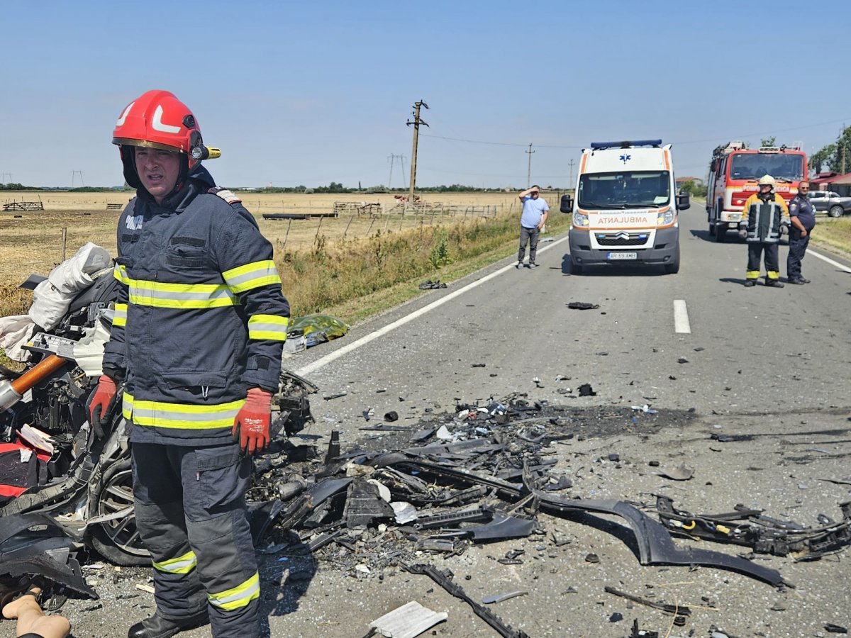 Accident cu două autoturisme și doi morți lângă Turnu