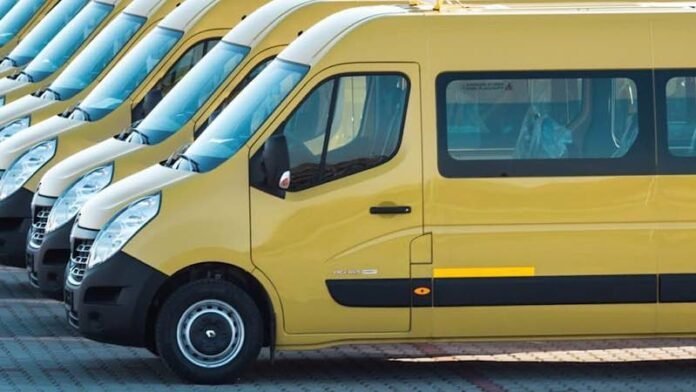 Microbuze electrice finanțate prin PNRR și AFM pentru școlile din județ