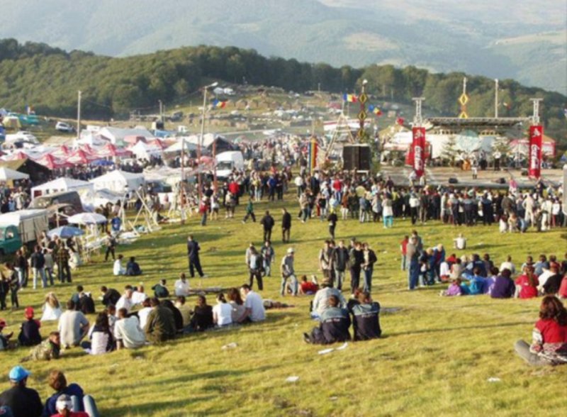 19-20 iulie – Târgul de fete: accesul pe platoul Muntelui Găina permis doar cu 4x4