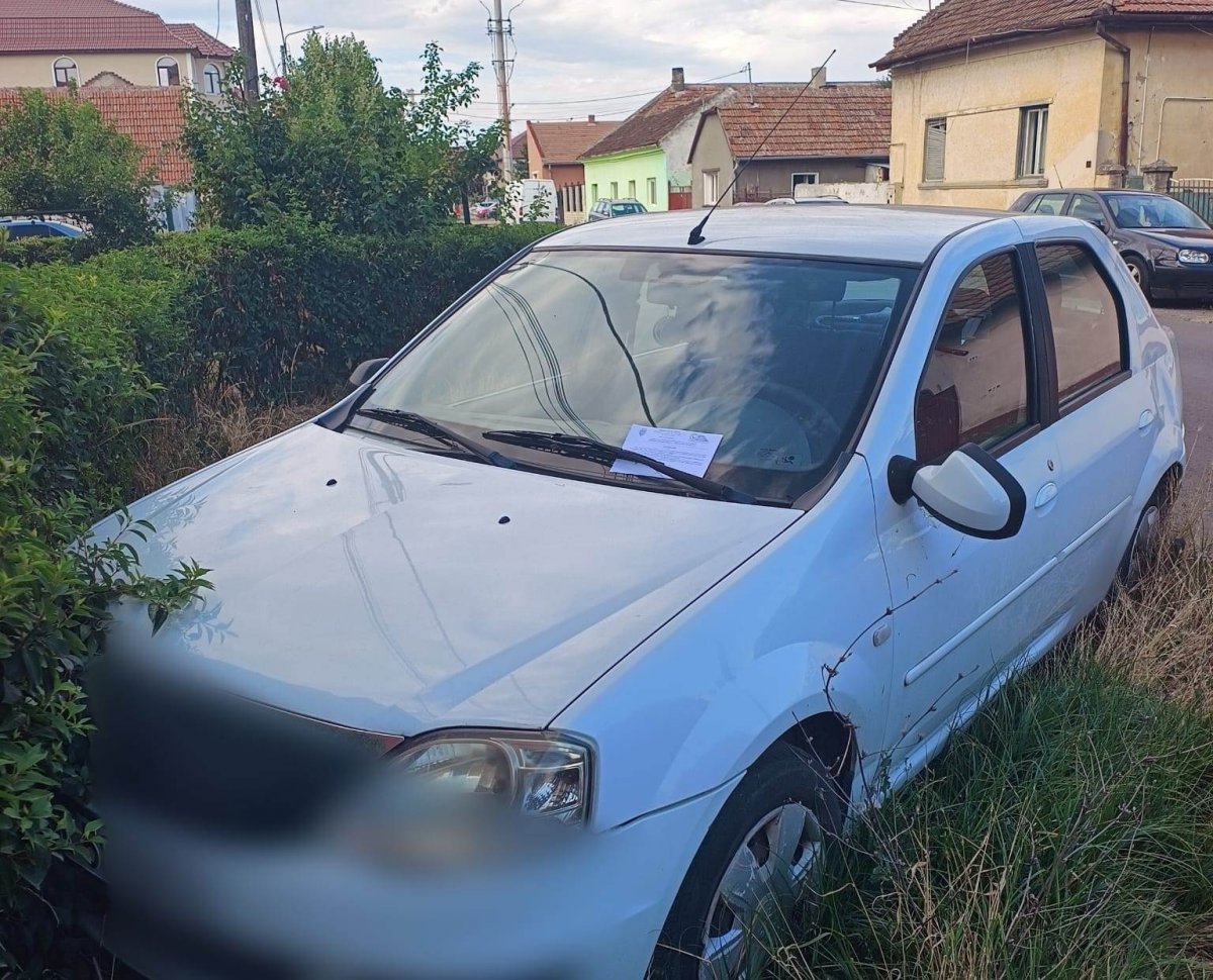 Peste 100 de vehicule abandonate sau parcate ilegal, identificate de Poliția Locală Arad în ultimele șase luni