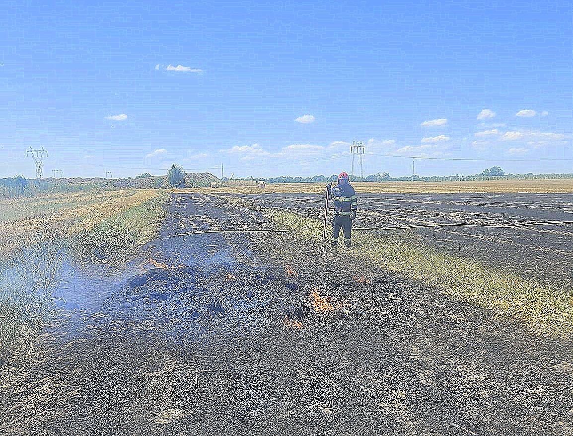Incendiu la baloții de paie din apropierea comunei Șofronea