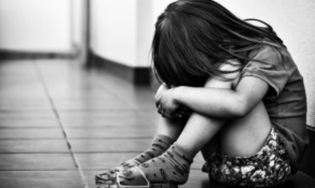 Caz șocant la Frumușeni: copil lovit cu un corp contondent și acuzații de hărțuire sexuală la un centru de plasament / UPDATE: Control judiciar pentru „părintele social”