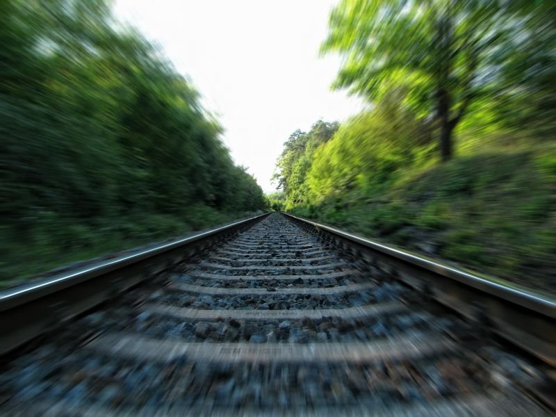 Accident feroviar, în Germania: morți și răniți, după ce trenul a deraiat. 16 români, în trenul groazei