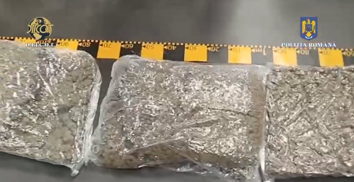 Peste 13 kilograme de canabis introduse în țară printr-o firmă de curierat