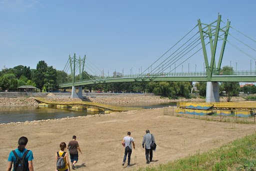 Intervenție pentru salvarea unei persoane căzute în râul Mureș, în apropierea pasarelei pietonale din zona ștrandului Neptun