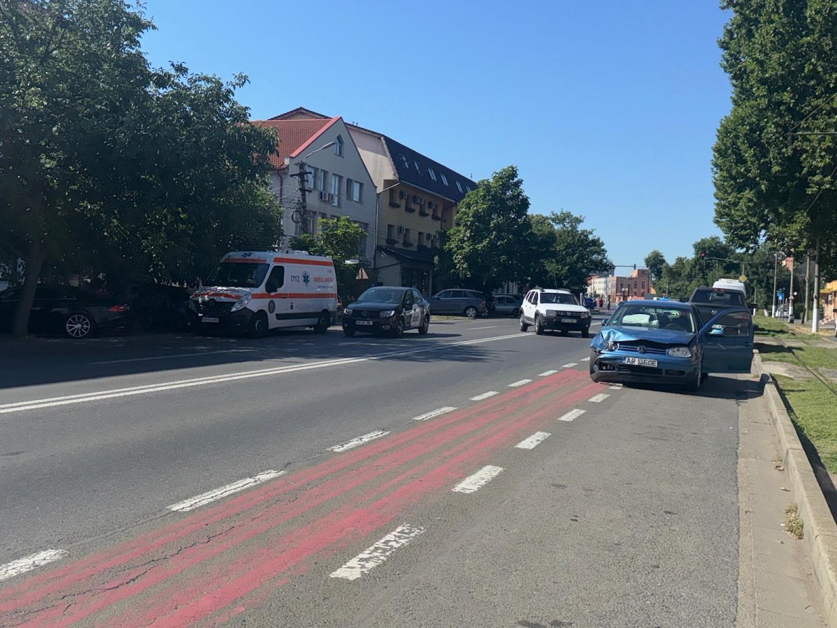 Accident rutier în cartierul Grădiște: două persoane rănite, transportate la spital