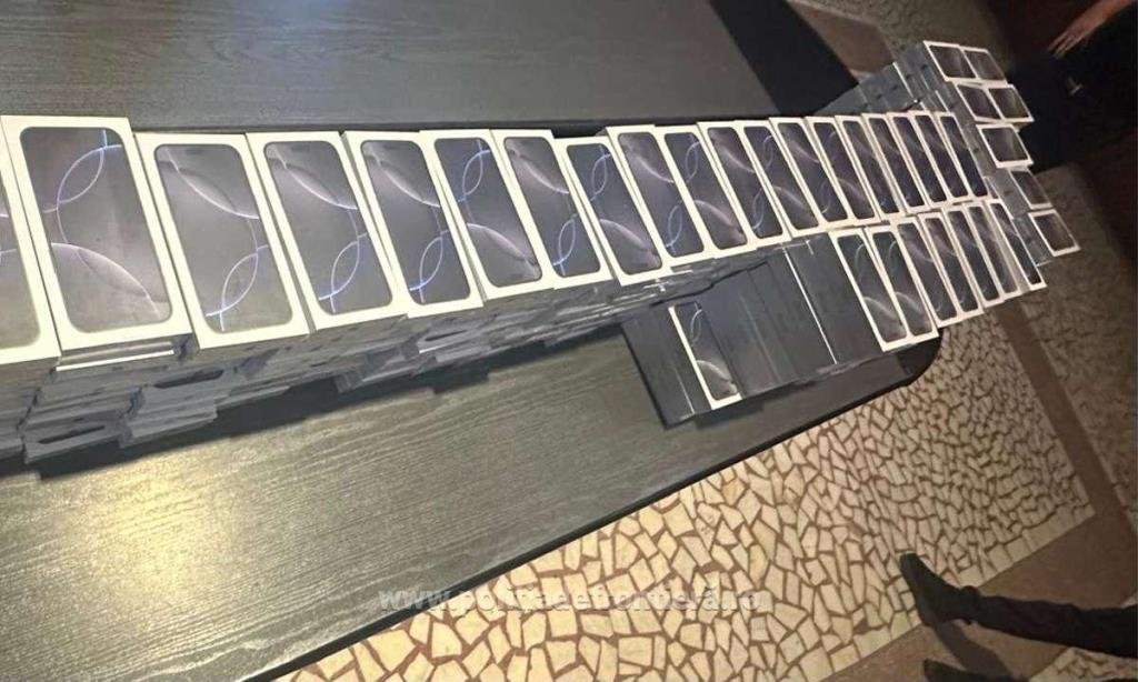 Tun de trei milioane la Nădlac: român prins cu mașina burdușită de telefoane „no name”