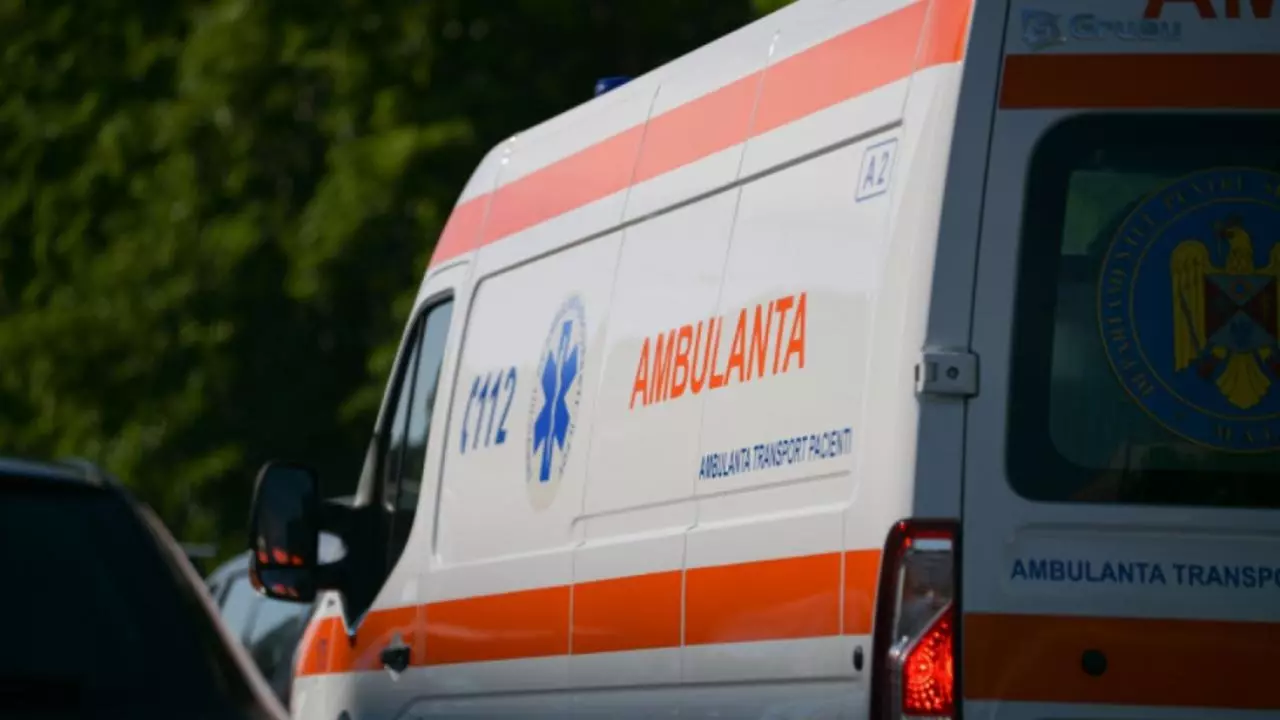Un bebeluș grăbit să vină pe lume s-a născut într-o ambulanță. Mesaj emoționat al DSU: