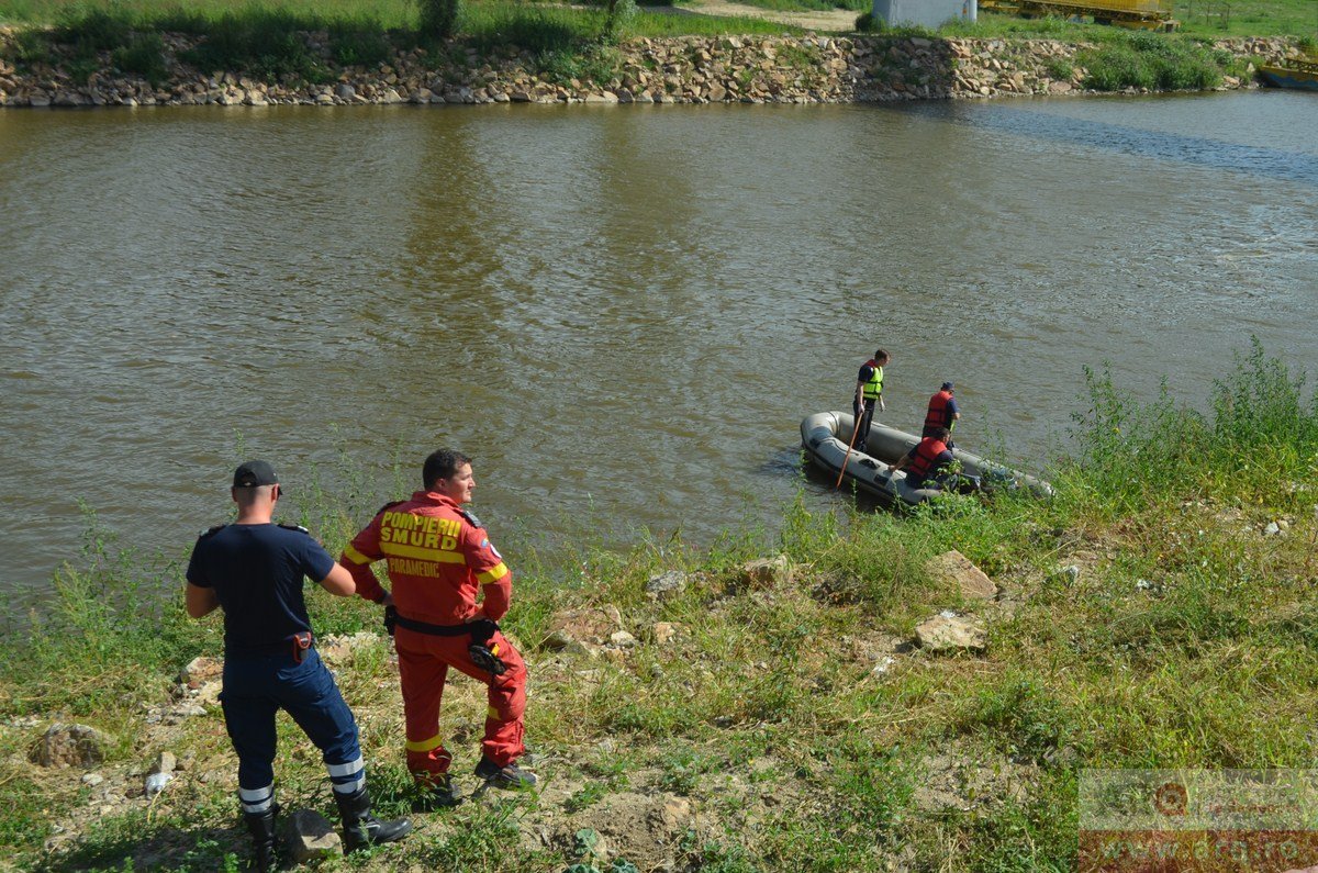 Tânăr de 18 ani găsit de către pompieri mort în Mureș