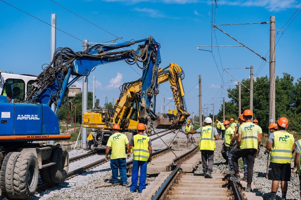 Șase kilometri noi de cale ferată nouă dați în folosință: lucrările pe tronsonul Caransebeș – Timișoara – Arad avansează (FOTO)