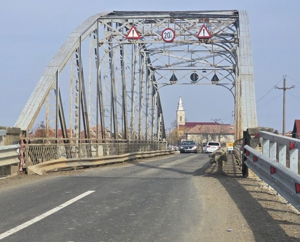 Circulație redeschisă parțial pe podul de la Șicula; măsura vine odată cu începerea școlii
