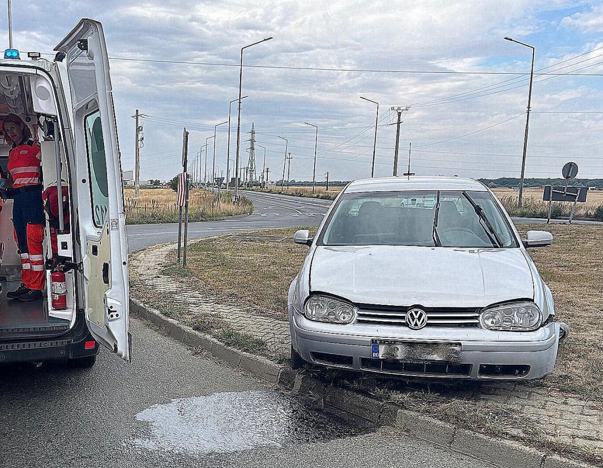 Accident rutier la sensul giratoriu Zădăreni: un bărbat de 65 de ani, transportat la spital