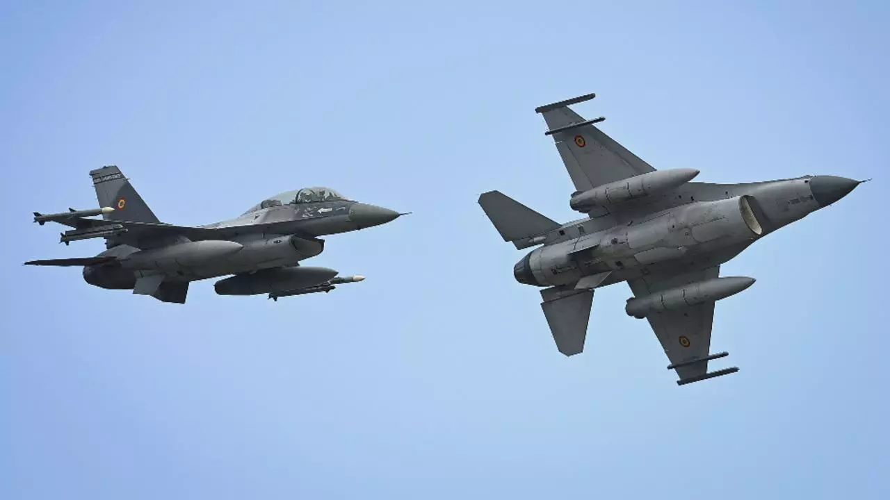 Escaladare periculoasă: Polonia a doborât, în premieră, drone rusești intrate în spațiul său aerian. Premierul Donald Tusk, prezent în Centrul de operațiuni