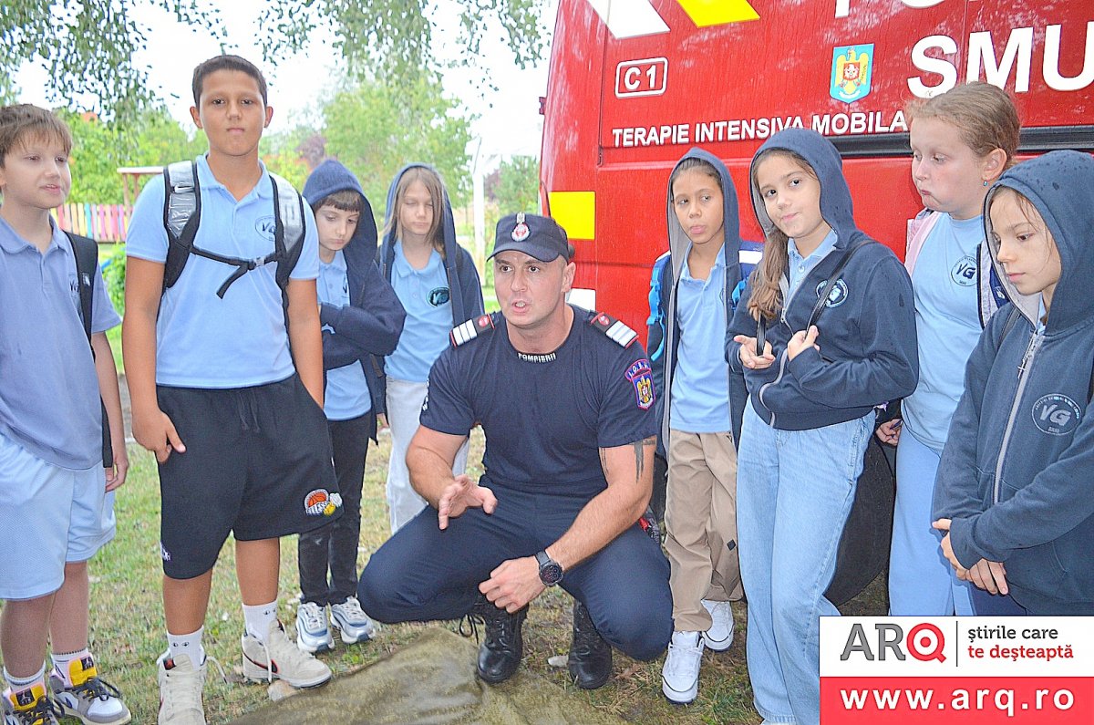 Pompierii arădeni, eroii zilei în Parcul „Aventura Voinicilor”