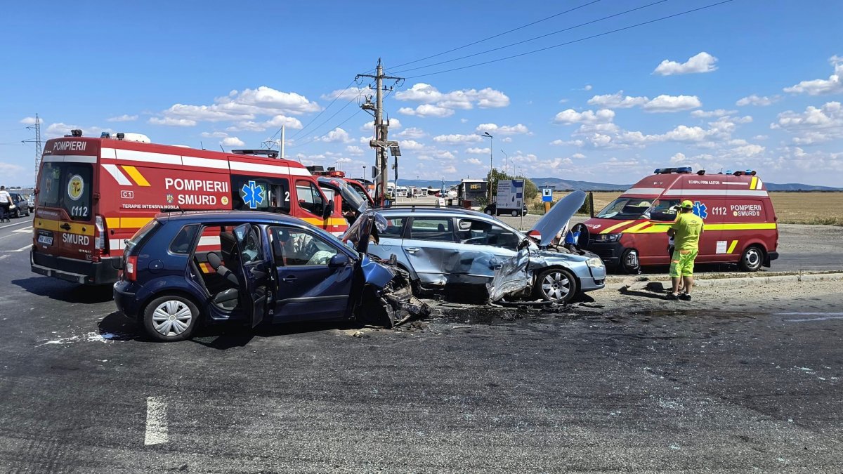 6 răniți transportați la spital în urma unui accident auto între Horia și Arad