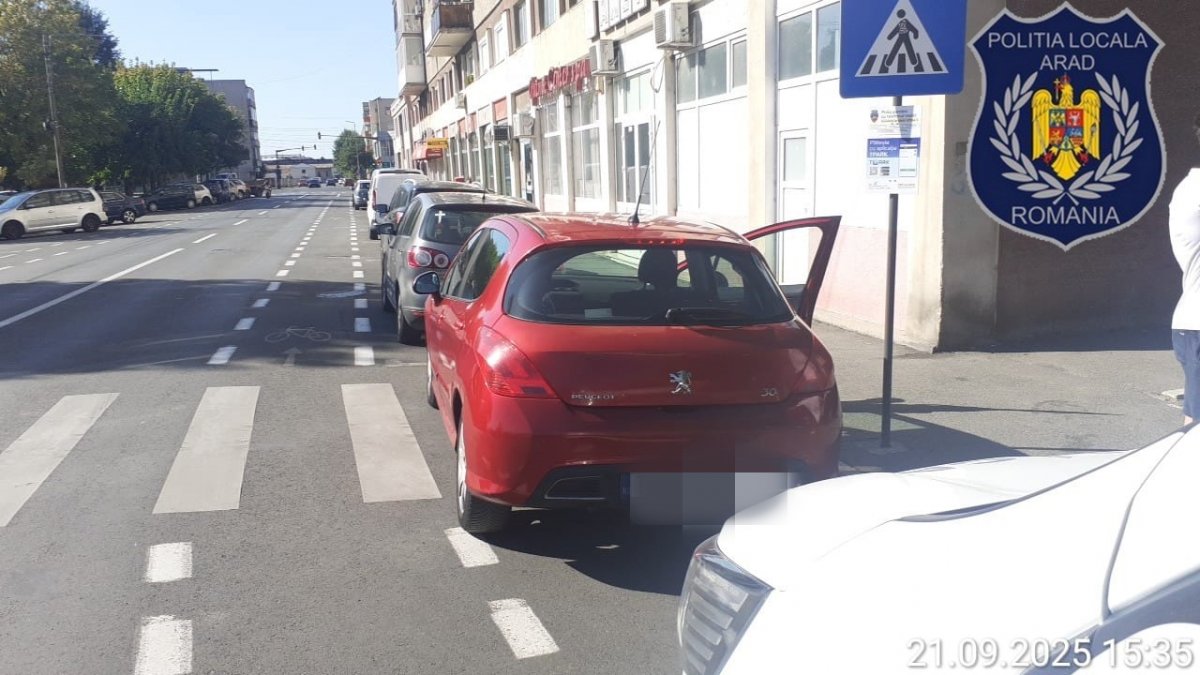 Adolescent fără permis care conducea cu tatăl său pe post de instructor dat pe mâna Poliției de Poliția Locală