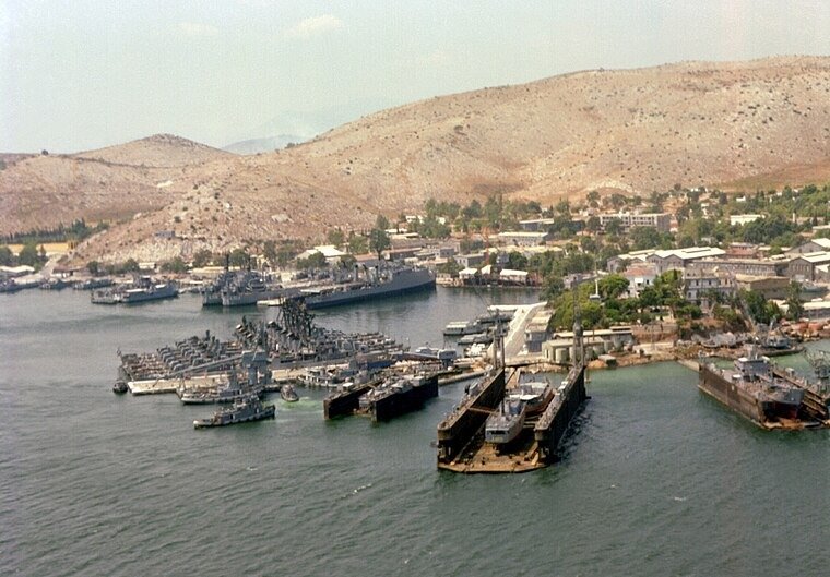 Doi români arestați în Grecia pentru spionaj naval: fotografii suspecte la baza Salamis