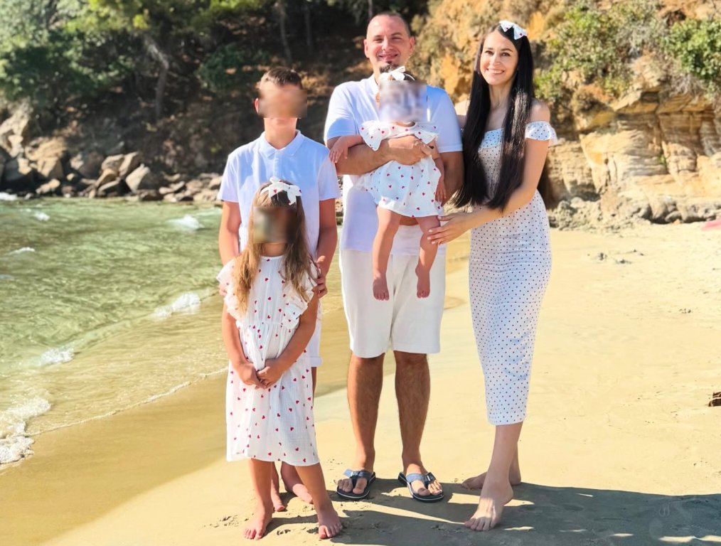 Românii se mobilizează pe Facebook după o tragedie petrecută în Thassos: un bărbat de 37 de ani stabilit în Arad a murit sub ochii familiei; ce mesaj a postat imediat după tragedie soția lăsată în urmă