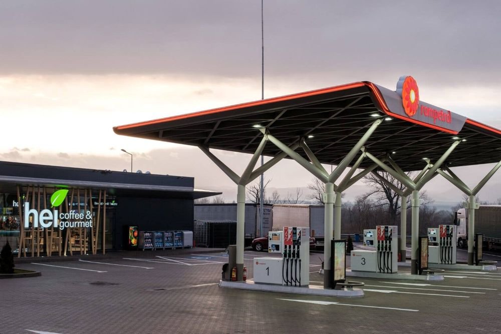 Autostrada A1 se electrizează: 11 stații noi de încărcare pentru mașini electrice, de la Arad la Sibiu