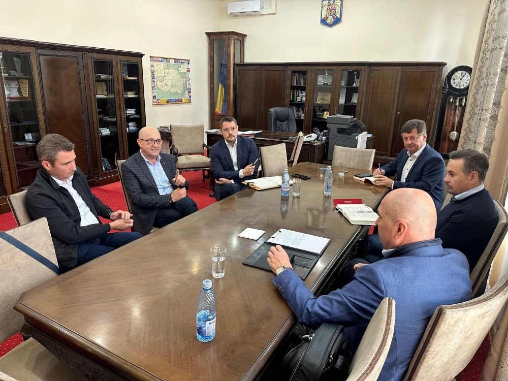 Prefectul Mihai Pașca: Vizita premierului Bolojan a fost una tehnică, iar Maternul, CET-ul și Cetatea au fost în centrul discuțiilor