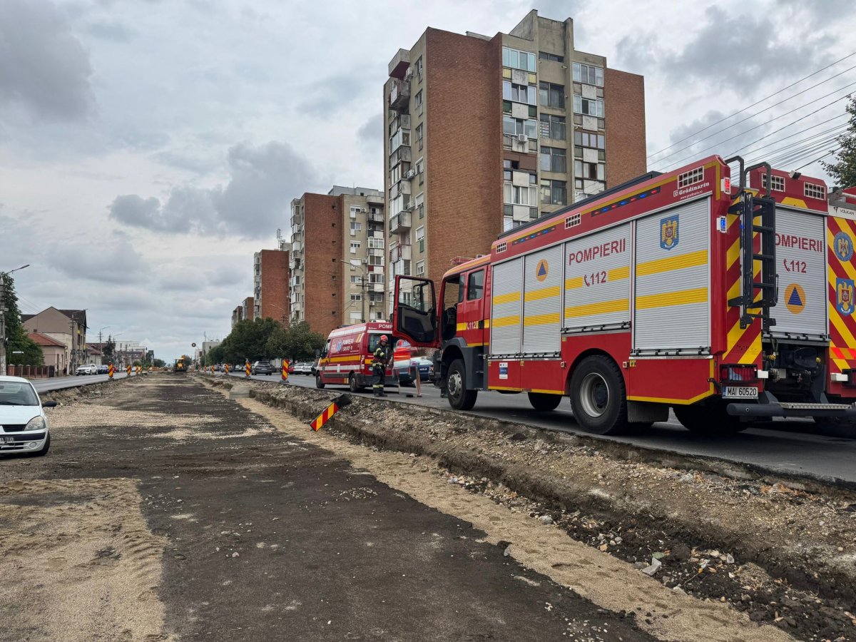 Accident pe Calea Radnei: bărbat de 75 de ani, în stop cardio-respirator după ce a fost scos din mașină / UPDATE: Moartea bărbatului a fost confirmată oficial de ISU