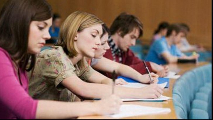 Este OFICIAL! Scad bursele studenților, iar cea de EXCELENȚĂ dispare