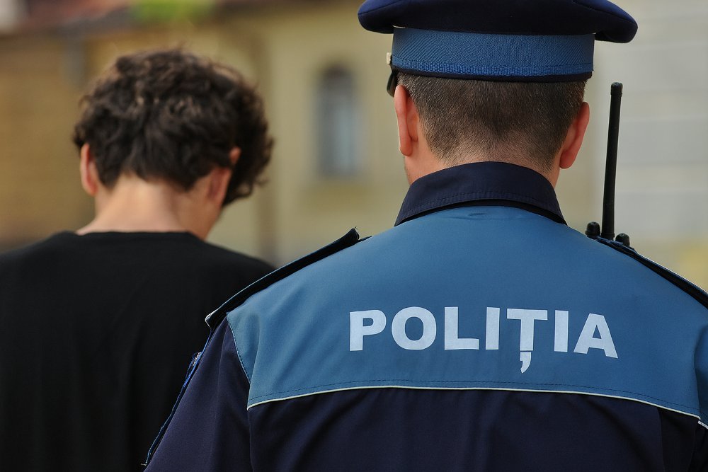 La numai 16 ani, și-a DISTRUS VIAȚA: adolescent din Vinga trimis în judecată pentru lovituri cauzatoare de moarte
