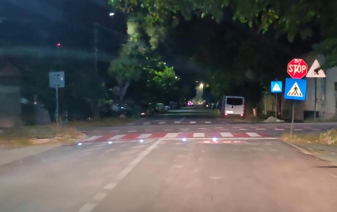 Treceri de pietoni mai sigure în municipiu: zebre semnalizate cu markeri luminoși (FOTO)