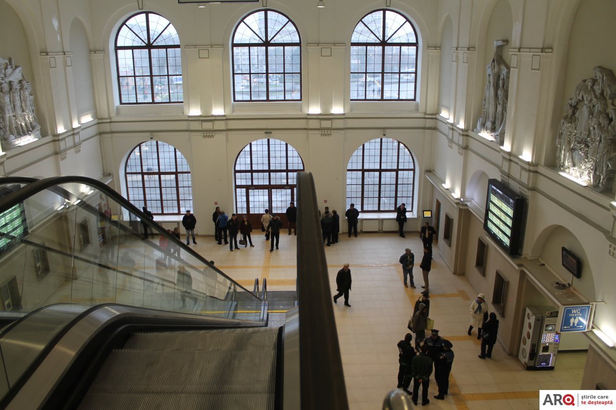 Mersul trenurilor dat complet peste cap; CFR Călători a suspendat și anulat o serie de curse, multe dintre ele folosite de navetiștii arădeni