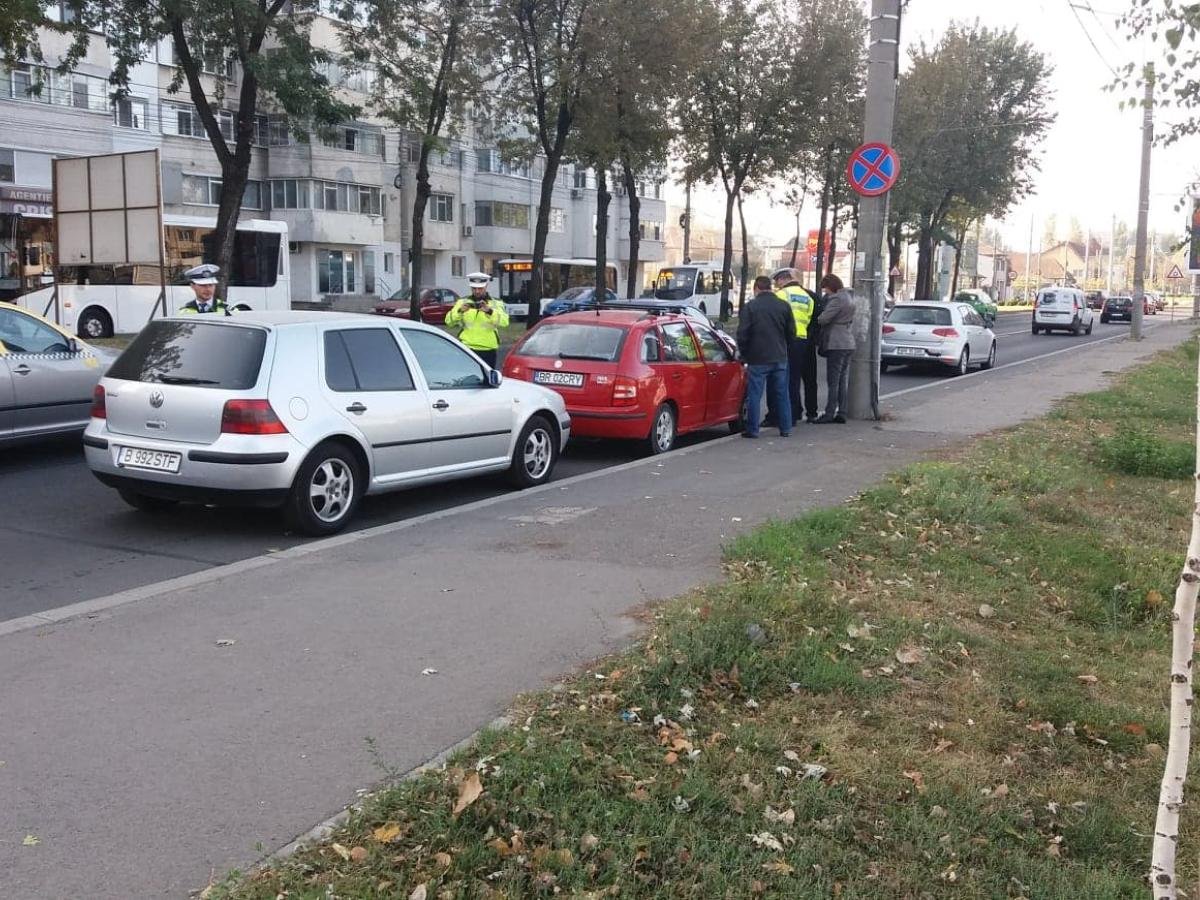 Accident rutier cu trei autoturisme pe Calea Victoriei