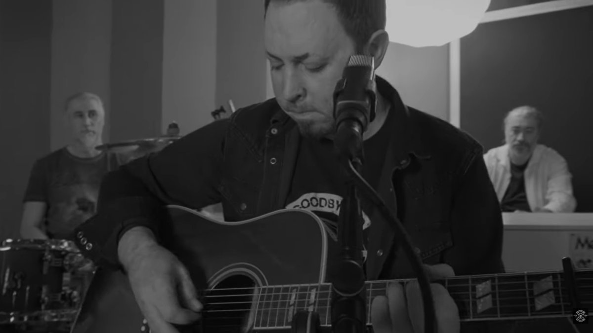 10 ani de la COLECTIV: arădeanul Andrei Găluţ se întoarce pe scenă pentru a transforma durerea în omagiu (VIDEO)