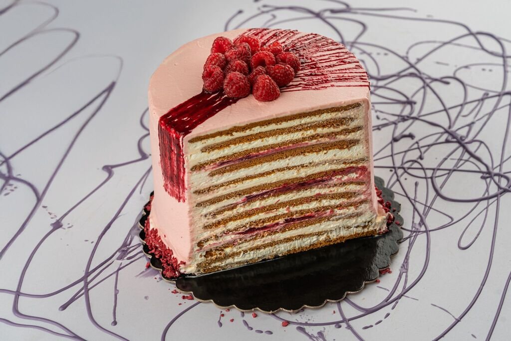 Ahava Cakes – Iubirea transformată în artă dulce, în inima Aradului (FOTO)