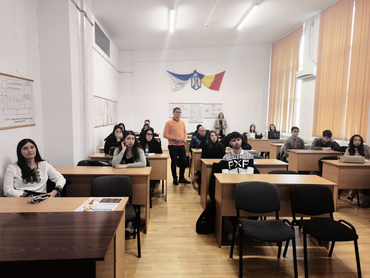 „Tradiții Universale”, tema unei dezbateri susținute la  Universitatea „Vasile Goldiș” din Arad 