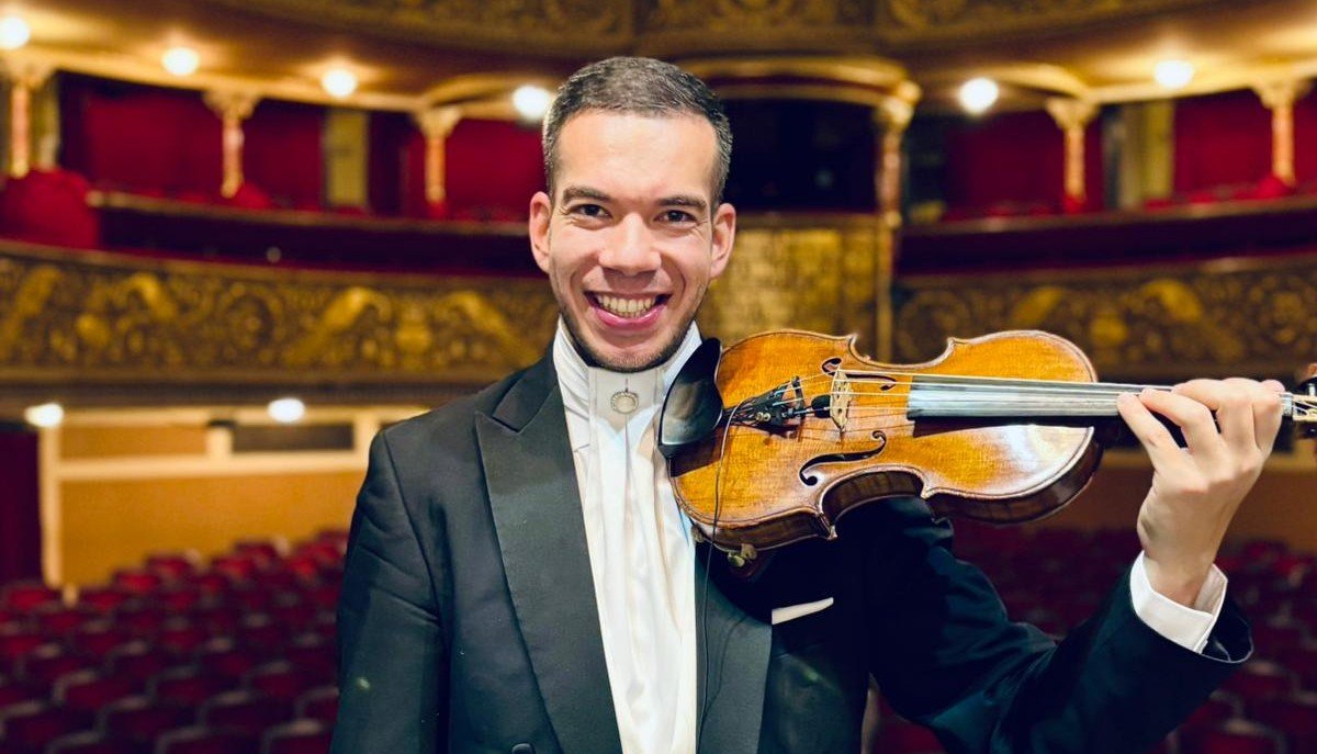 Dirijorul și violonistul Bogdan Costache revine la Arad cu celebrul turneu național „Regal Vienez”
